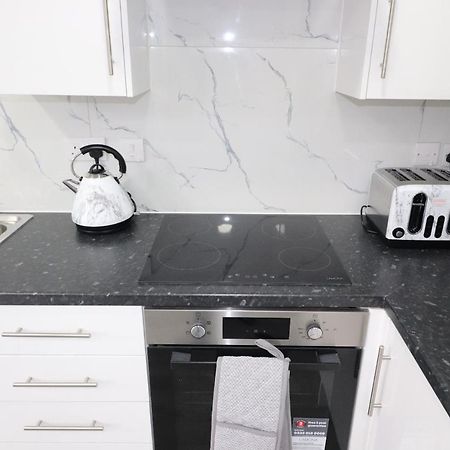 1 Bed Flat, Airport Pick, Drop Available Fibre Broadband, New, Washer Dryer, 10 Mins From City Centre Dartford Eksteriør billede